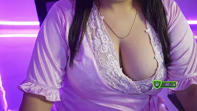 Snapshot of only_aleesha chatting on 10-17-25, 08:11 only aleesha online show from 10-17-25, 08:11