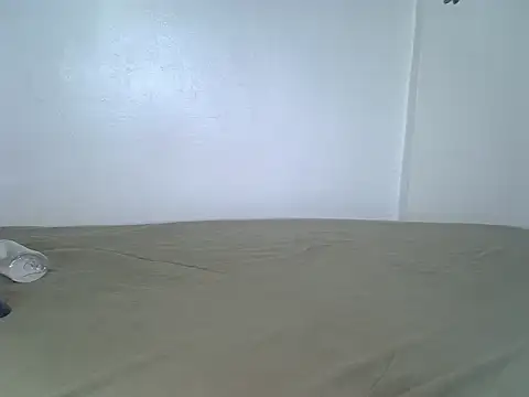 laetitia  online show from 05-21-26, 12:17