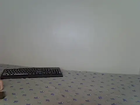 laetitia  online show from 06-20-26, 08:50
