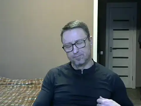 Snapshot of HarrySnake chatting on 12-24-24, 11:17 HarrySnake online show from 12-24-24, 11:17