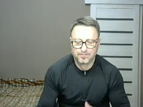 Snapshot of HarrySnake chatting on 01-12-25, 05:01 HarrySnake online show from 01-12-25, 05:01