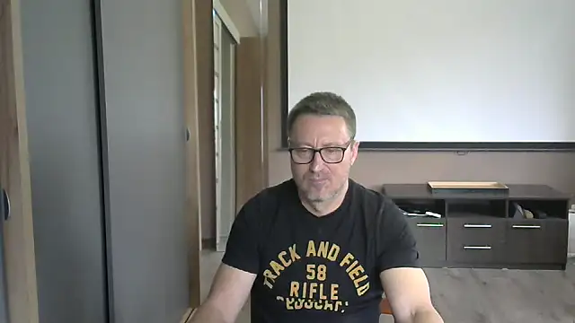 Snapshot of HarrySnake chatting on 10-08-25, 11:52 HarrySnake online show from 10-08-25, 11:52