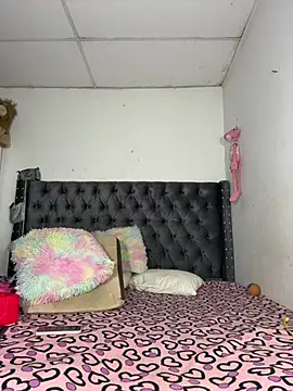 saragill323 online show from 02-06-26, 05:27