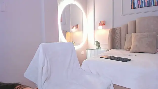 Snapshot of aria_greco chatting on 12-13-24, 02:43 aria greco online show from 12-13-24, 02:43