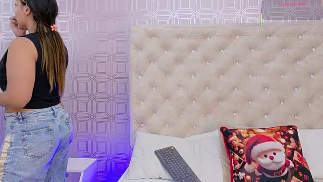 Sara Desire online show from 11-25-25, 12:16