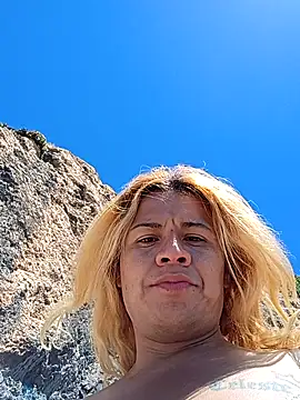 allissonw13 online show from 04-08-26, 07:47