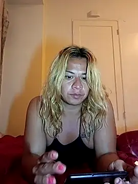 allissonw13 online show from 04-23-26, 12:12