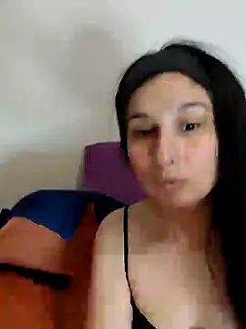 Snapshot of Bigyummmzul chatting on 01-02-25, 08:39 Bigyummmzul online show from 01-02-25, 08:39