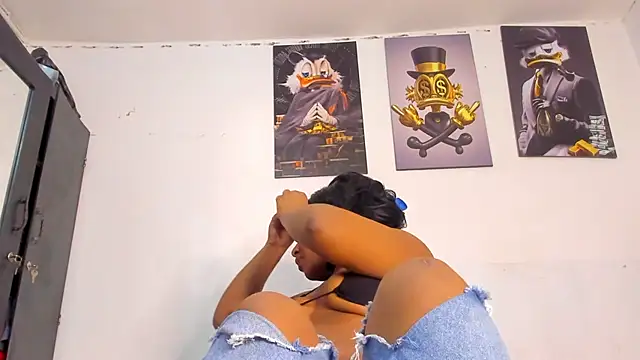 Snapshot of kriixtybrown chatting on 01-27-25, 11:43 kriixtybrown online show from 01-27-25, 11:43