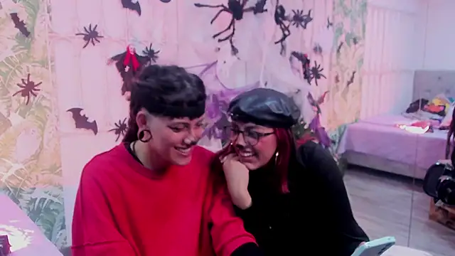 cute hollywood online show from 10-31-25, 05:47