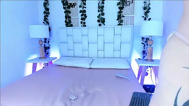 Snapshot of SophieHill_gh chatting on 01-18-25, 10:39 SophieHill gh online show from 01-18-25, 10:39