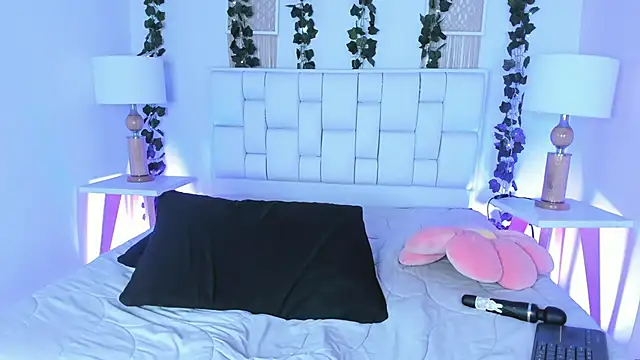 Snapshot of SophieHill_gh chatting on 02-11-25, 11:33 SophieHill gh online show from 02-11-25, 11:33