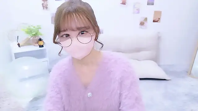 Snapshot of chihiro_ri chatting on 11-04-25, 12:43 chihiro ri online show from 11-04-25, 12:43