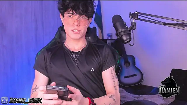 Snapshot of cinnamon_boyxxx chatting on 09-29-25, 01:22 cinnamon boyxxx online show from 09-29-25, 01:22