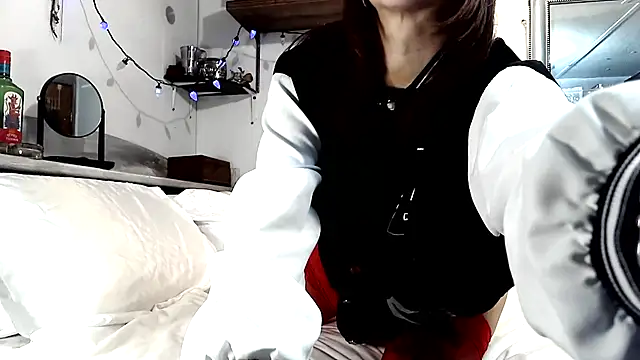 Snapshot of Genevieve143 chatting on 04-30-26, 09:30 Genevieve143 online show from 04-30-26, 09:30