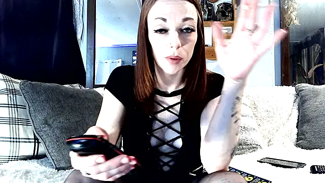 Snapshot of Genevieve143 chatting on 05-10-26, 04:39 Genevieve143 online show from 05-10-26, 04:39