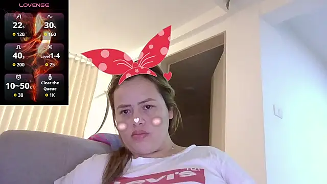 Snapshot of saramartinez1000 chatting on 09-10-25, 02:06 saramartinez1000 online show from 09-10-25, 02:06