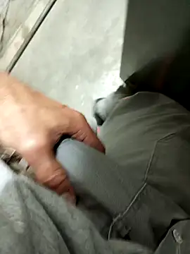 Snapshot of Din0071 chatting on 12-18-24, 11:51 Din0071 online show from 12-18-24, 11:51