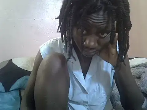Snapshot of Petite_rider chatting on 03-17-25, 12:35 Petite rider online show from 03-17-25, 12:35
