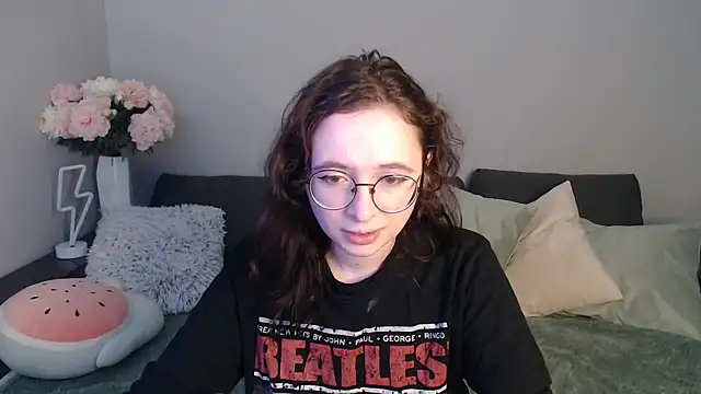 Mini Diva online show from 02-02-25, 09:08