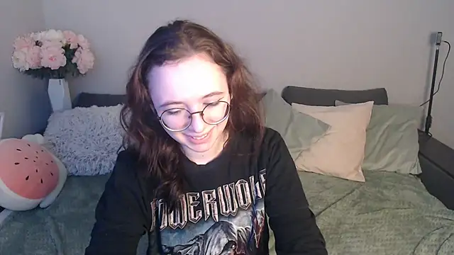 Mini Diva online show from 03-15-25, 09:09