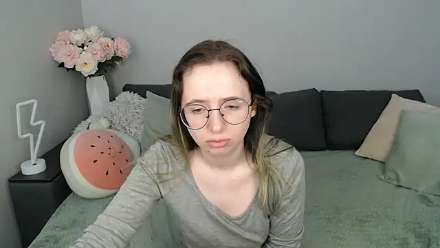 Mini Diva online show from 09-14-25, 08:13