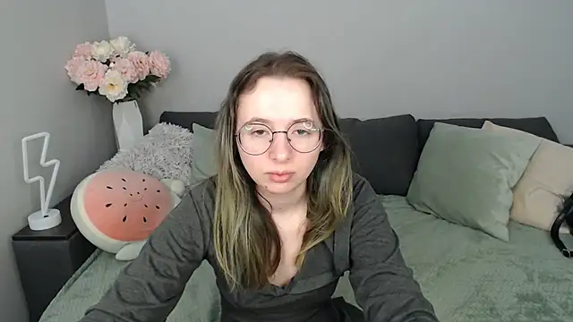 Mini Diva online show from 09-17-25, 08:05