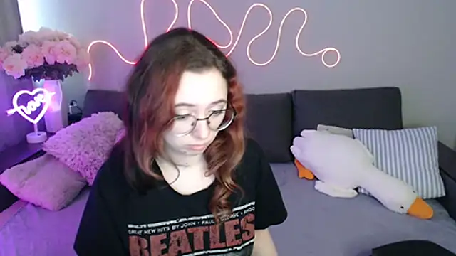 Snapshot of Mini_Diva chatting on 05-17-26, 08:34 Mini Diva online show from 05-17-26, 08:34