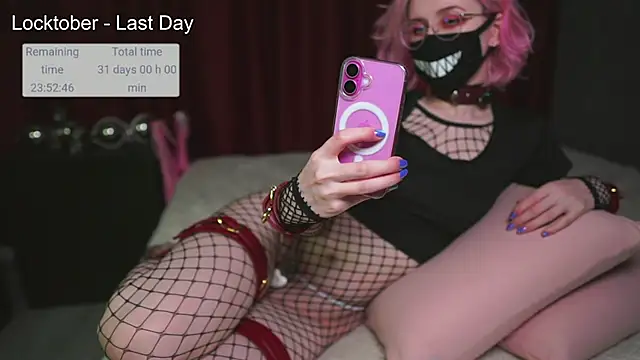 Snapshot of Ruby_x_Jaxon chatting on 10-31-25, 05:47 Ruby x Jaxon online show from 10-31-25, 05:47