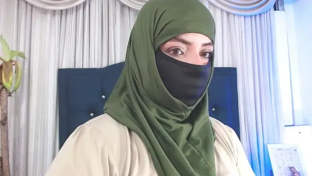 Snapshot of Uzra_hayed chatting on 01-13-25, 10:35 Uzra hayed online show from 01-13-25, 10:35