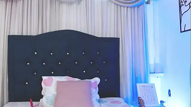 Snapshot of Uzra_hayed chatting on 02-25-25, 07:36 Uzra hayed online show from 02-25-25, 07:36