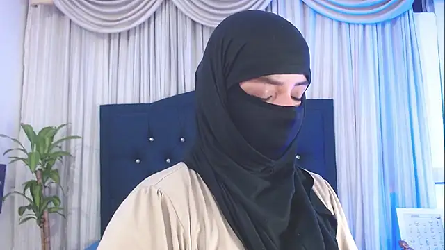 Snapshot of Uzra_hayed chatting on 03-19-25, 11:14 Uzra hayed online show from 03-19-25, 11:14