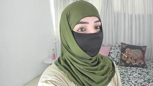 Snapshot of Uzra_hayed chatting on 04-27-26, 02:04 Uzra hayed online show from 04-27-26, 02:04