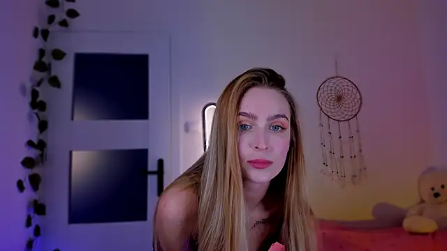 Snapshot of Kamila_icee chatting on 03-19-25, 07:49 Kamila icee online show from 03-19-25, 07:49