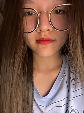 Krixxi22 online show from 10-28-25, 04:42