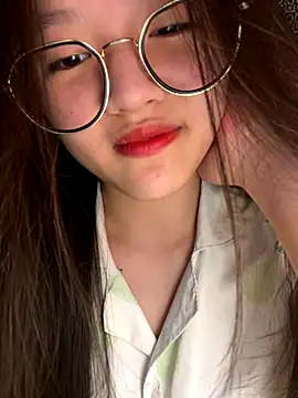 Krixxi22 online show from 11-04-25, 02:49