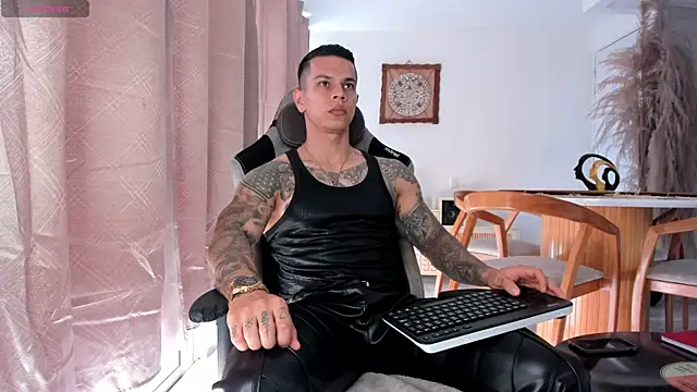 Snapshot of Aron_Dark chatting on 04-28-26, 08:03 Aron Dark online show from 04-28-26, 08:03