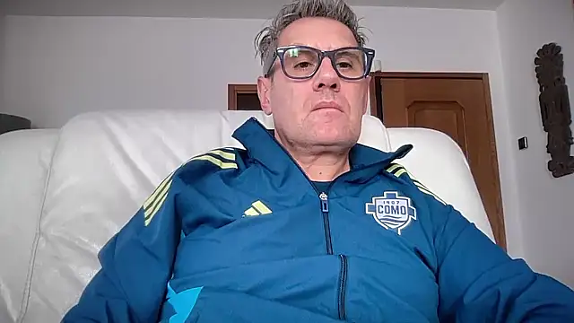 Snapshot of Britmi chatting on 10-18-25, 12:06 Britmi online show from 10-18-25, 12:06