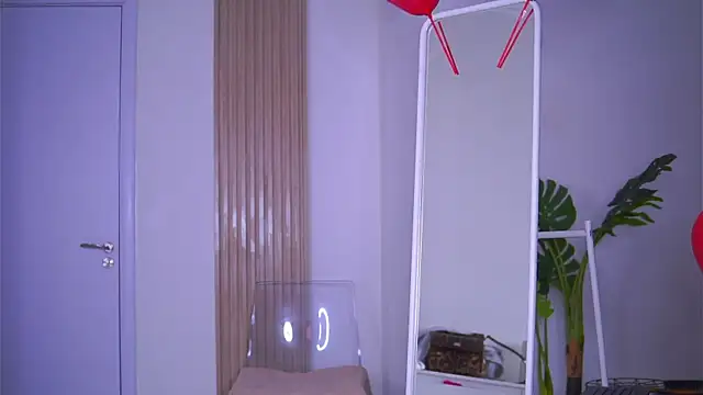 Snapshot of LovingBlondie chatting on 02-14-25, 05:09 LovingBlondie online show from 02-14-25, 05:09