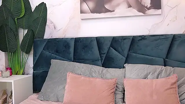 NightshadeIris online show from 01-02-25, 08:17