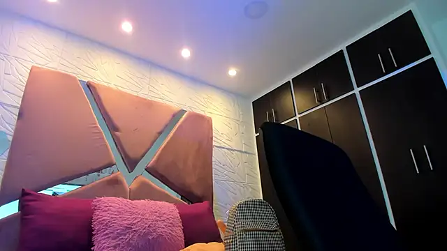 Charlotte Ice1 online show from 01-13-25, 05:55