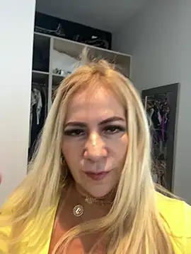 Snapshot of LARIANA_RIVERA23 chatting on 05-22-26, 03:57 LARIANA RIVERA23 online show from 05-22-26, 03:57