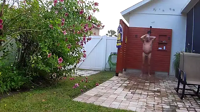 Snapshot of theclubist111 chatting on 10-22-25, 12:05 theclubist111 online show from 10-22-25, 12:05