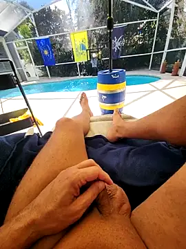 Snapshot of theclubist111 chatting on 10-28-25, 04:20 theclubist111 online show from 10-28-25, 04:20