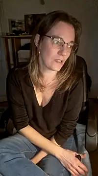 Snapshot of SpiceLea chatting on 01-06-25, 05:49 SpiceLea online show from 01-06-25, 05:49