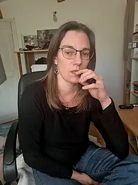 Snapshot of SpiceLea chatting on 01-07-25, 02:41 SpiceLea online show from 01-07-25, 02:41