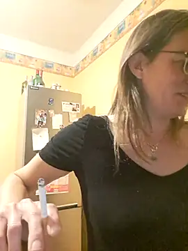 Snapshot of SpiceLea chatting on 01-10-25, 05:56 SpiceLea online show from 01-10-25, 05:56