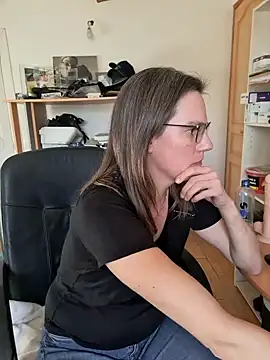Snapshot of SpiceLea chatting on 01-13-25, 02:53 SpiceLea online show from 01-13-25, 02:53
