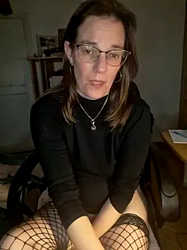 Snapshot of SpiceLea chatting on 01-28-25, 06:39 SpiceLea online show from 01-28-25, 06:39