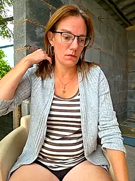 Snapshot of SpiceLea chatting on 06-04-26, 07:25 SpiceLea online show from 06-04-26, 07:25